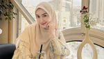 Melody Prima, Si Cantik yang Suka Foto Estetik Bareng Makanan