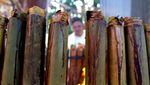 Memasak Nasi Lemang Saat Lebaran Ketupat
