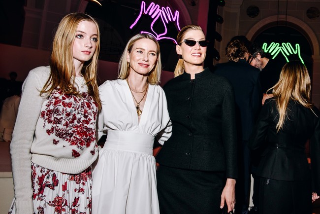 Gender Kai ini ramai dikomentari netizen saat Naomi Watts mengunggah foto anaknya ke Instagram pada 2023. Naomi ketika itu memberikan ucapan selamat ulang tahun pada Kai yang usianya sudah 15 tahun. Foto: WWD via Getty Images/Nina Westervelt