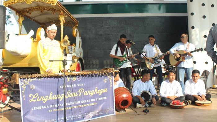 Napi Lapas Cianjur saat pamer keahlian bermain alat musik tradisional