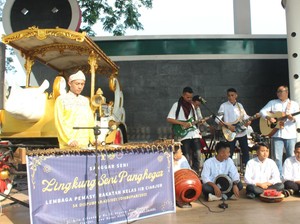 Kala Napi Cianjur Pamer Keahlian Memainkan Alat Musik Tradisional