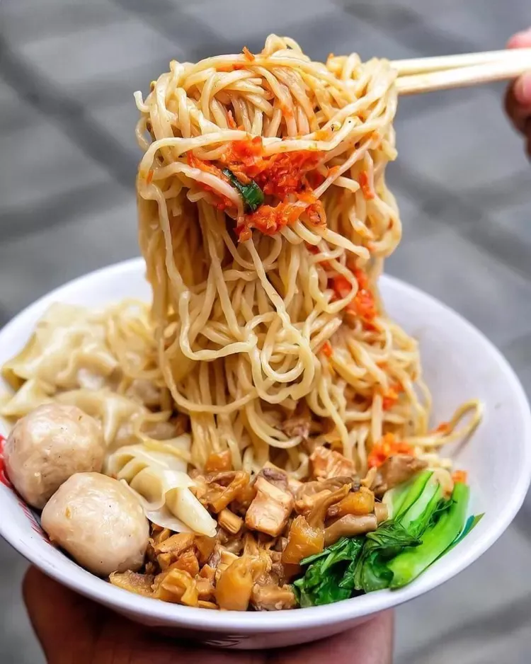 Nostalgia Makan 5 Bakmi Ayam Enak yang Usianya Sudah Puluhan Tahun