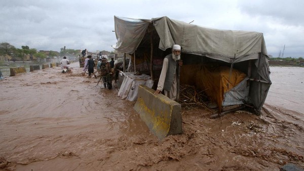 Pakistan Diselimuti Cuaca Buruk, 41 Orang Tewas