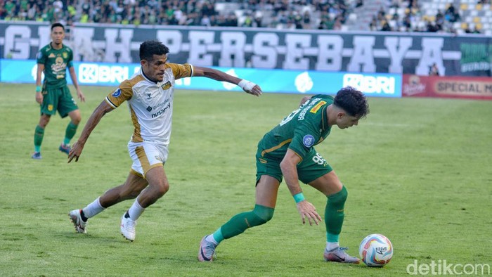 Pemain Dewa United Ricky Kambuaya