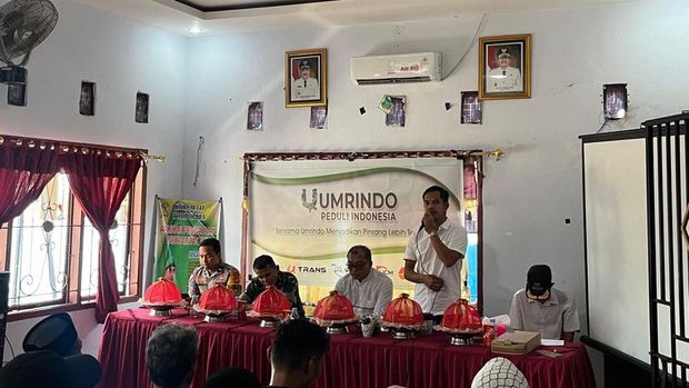 Pemberian bantuan 1.000 unit lampu jalan PT UMS ke Pemkab Pinrang. Dokumen Istimewa
