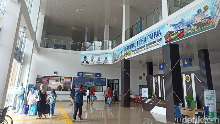 Pemudik di Terminal Patria Blitar