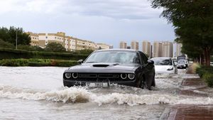 Penampakan Banjir Merendam Jalan-jalan di Dubai