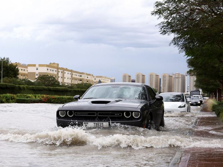 Penampakan Banjir Merendam Jalan-jalan di Dubai