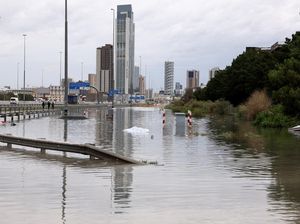 Banjir Dahsyat di Dubai, Seruan Azan Berubah Jadi Imbauan Salat di Rumah