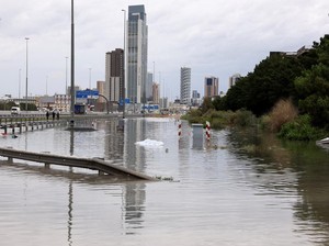Banjir Dahsyat di Dubai, Seruan Azan Berubah Jadi Imbauan Salat di Rumah