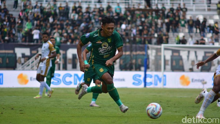 Laga Persebaya Vs Dewa United di Stadion GBT Surabaya