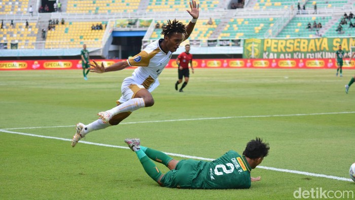Laga Persebaya Vs Dewa United di Stadion GBT Surabaya