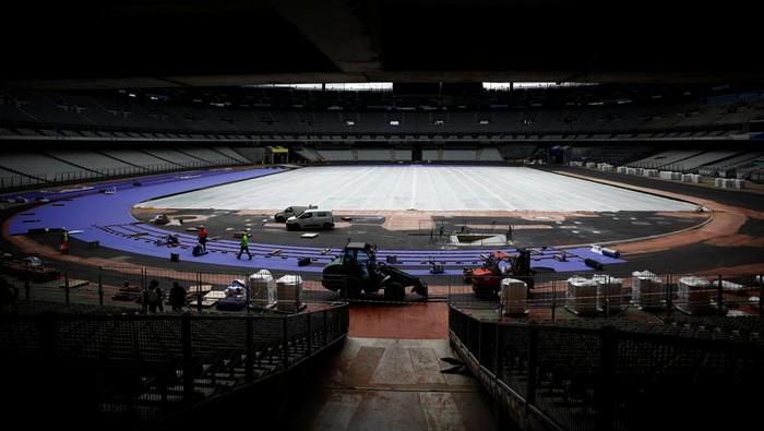 The Paris 2024 Olympic and Paralympic Games' athletics track of two shades of purple manufactured by Mondo Sports Flooring is installed inside the Stade de France stadium, in Saint-Denis near Paris, France, April 9, 2024. REUTERS/Sarah Meyssonnier