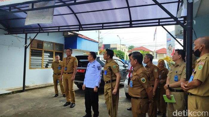 Pj Gubernur Sumatera Selatan (Sumsel) Agus Fatoni melakukan inspeksi mendadak (Sidak) ke sejumlah kantor dan badan di lingkungan Pemprov Sumsel. Ini hasilnya!