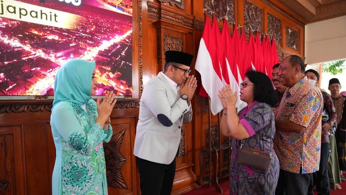 Pj Walkot Mojokerto saat open house di rumah dinas