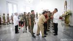 PNS DKI Antre Panjang di Balai Kota, Ada Apa?