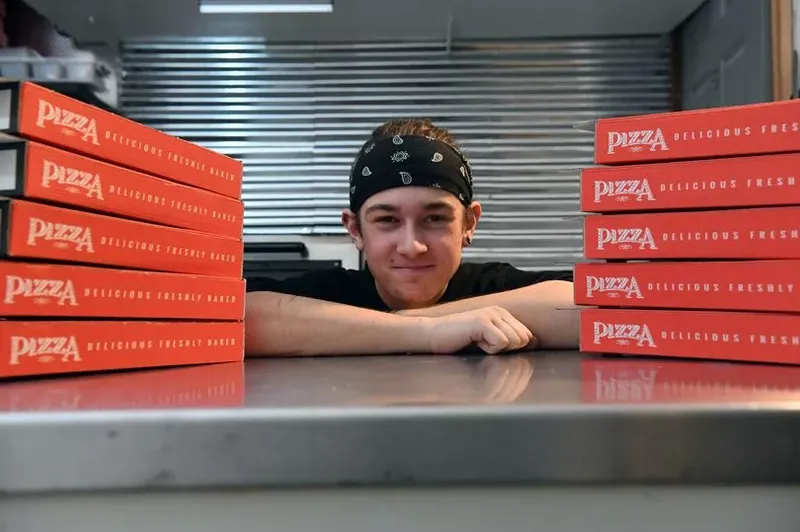 Kapok Ditagih Harga Mahal, Pria Ini Pilih Buka Toko Pizza Sendiri