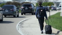 OHare memperingatkan para pelancong di platform sosial X untuk menggunakan bentuk transportasi alternatif karena perjalanan dengan mobil “sangat tertunda akibat aktivitas protes.”  
