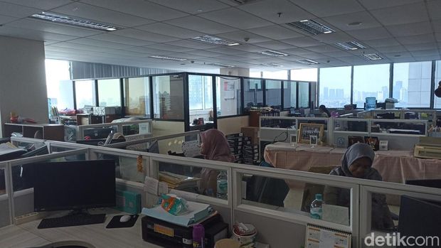 Suasana Hari Pertama Kerja ASN Balai Kota DKI