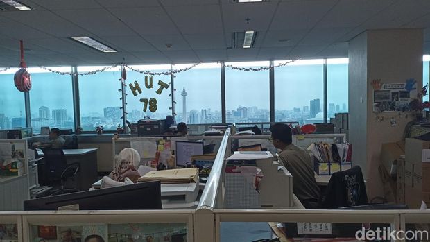 Suasana Hari Pertama Kerja ASN Balai Kota DKI
