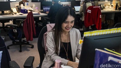 Suasana Hari Pertama Kerja Usai Libur Panjang Lebaran