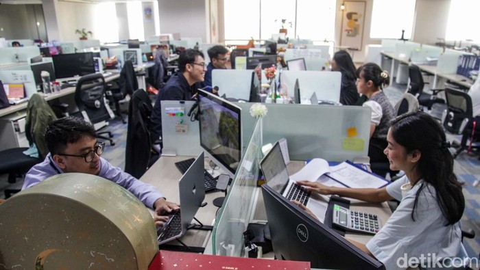 Libur dan cuti bersama Idul Fitri sudah berakhir. Perkantoran sudah kembali menerapkan sistem work from office (WFO) hari ini.