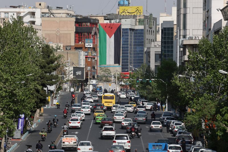 Suasana Ibu Kota Iran Usai Serangan ke Israel An anti-Israel billboard with a picture of Iranian missiles is seen in a street in Tehran, Iran April 15, 2024. Majid Asgaripour/WANA (West Asia News Agency) via REUTERS ATTENTION EDITORS - THIS IMAGE HAS BEEN SUPPLIED BY A THIRD PARTY.