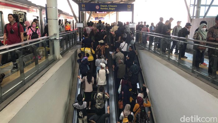 Stasiun Manggarai Sepi Usai Libur Lebaran, Arus Balik Masih Terkendali