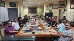 Momen Tengku Zanzabella Makan Bareng Ganjar dan Minum Kelapa Muda