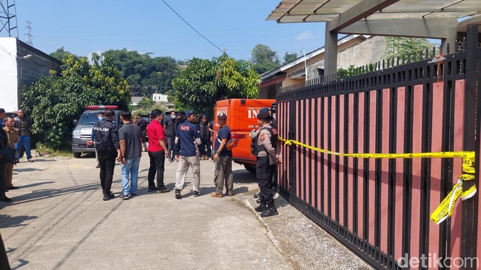 Tim Inafis Segera Mengevakuasi Jasad Korban yang Dikubur di Dalam Rumah