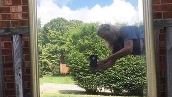 Waduh ada wanita terbang. Foto: Boredpanda