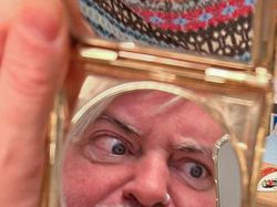 Tingkah Kocak Penjual Cermin di Online, Effort Banget