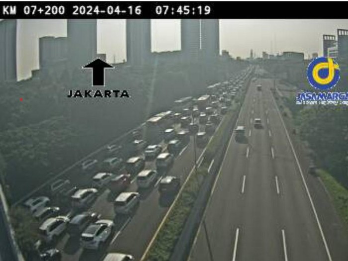 Kepadatan Lalu Lintas Menyerbu Tol Arah Jakarta Pasca Libur Lebaran