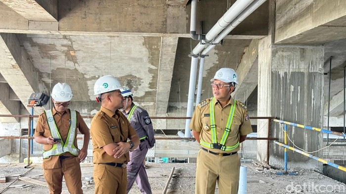 Walkot Makassar Danny Pomanto meninjau proyek MGC.