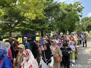 Antusias Warga Ikut Open House Sultan HB X, Ada yang Kompak Berkebaya