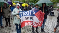 Para petani Belanda turun ke jalanan di Brussel, Belgia, Selasa (16/4/2024).