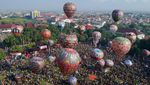 Balon Udara Hiasi Langit Pekalongan di Puncak Syawalan