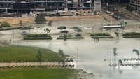 Hampir 100 mm, curah hujan turun hanya dalam waktu 12 jam pada hari Selasa dan berlanjut di hari Rabu, menurut pengamatan cuaca di bandara. Jumlah itu biasanya dicatat oleh Dubai dalam satu tahun penuh (Foto: CNN)