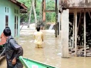 10 Rumah Warga Hanyut Akibat Banjir Bandang di Muratara