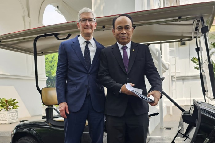 Bos Apple Tim Cook dan Menkominfo