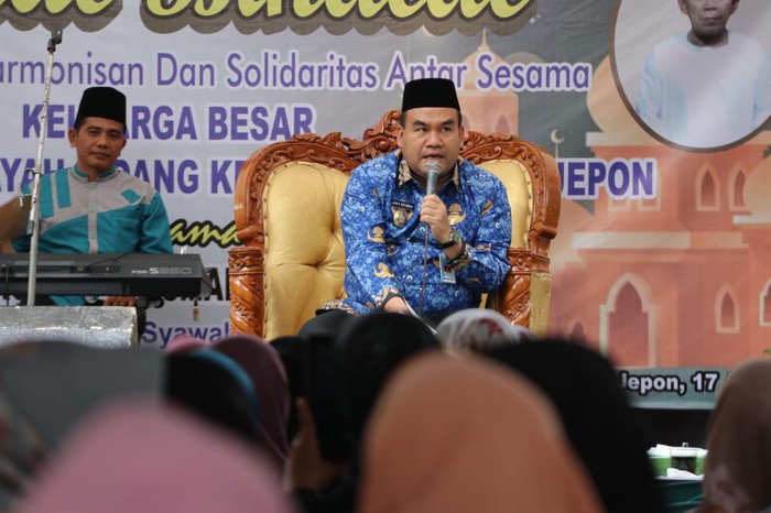 Bupati Blora Aroef Rohman dalam menghadiri Halal Bihalal di Korwil PGRI Jepon