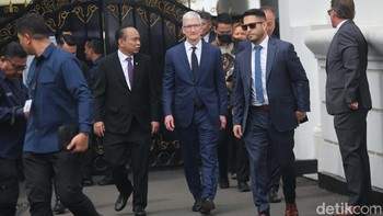 Pertemuan ini membahas soal investasi Apple di Indonesia.
