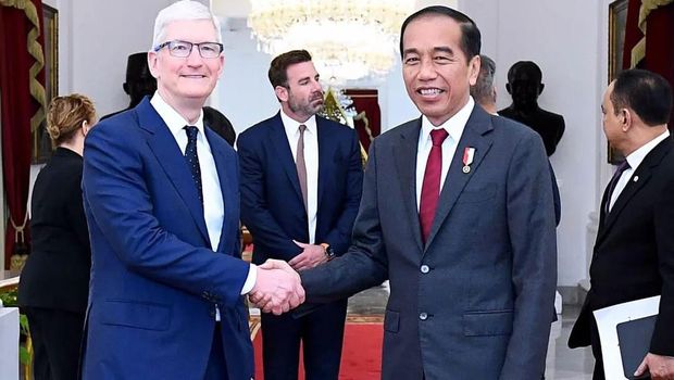 CEO Apple Tim Cook bertemu dengan Presiden RI Joko Widodo pada pagi ini, Rabu (17/4/2024). (Instagram @jokowi)