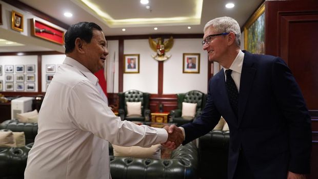 CEO Apple Tim Cook menemui Menhan Prabowo Subianto selama sekitar satu jam di Kantor Kemenhan hari ini, Rabu (17/04/2024). (Dok. Kemhan)