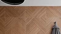 Selain di area westafel, kamu juga bisa mengganti dinding keramik dengan wall panel lho, sama-sama memiliki pola yang sederhana dan seperti desain kamar mandi di Bali. Foto: DGI Design, Dustin Halleck Photography