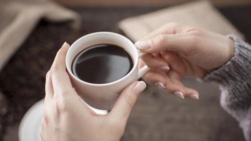 Waspada! Ini 5 Efek Konsumsi Kopi pada Kulit Menurut Dermatologis