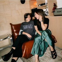 Kekompakan keduanya dalam berbagai momen kerap dipuji banyak netizen. Tak sedikit dari mereka menyebutkan bahwa Wulan Guritno dan Shalom Razade lebih cocok terlihat seperti bestie atau sahabat. Foto: dok. Instagram @wulanguritno