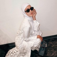 Penampilan Paula Verhoeven semakin menjadi sorotam, usai dirinya mengunggah berbagai kegiatannya dengan memakai hijab. Warganet menduga Paula sudah mantap berhijab. Foto: Dok. Instagram @paula_verhoeven.