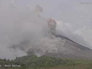 Gunung Merapi Muntahkan Awan Panas 1 Km Sore Ini