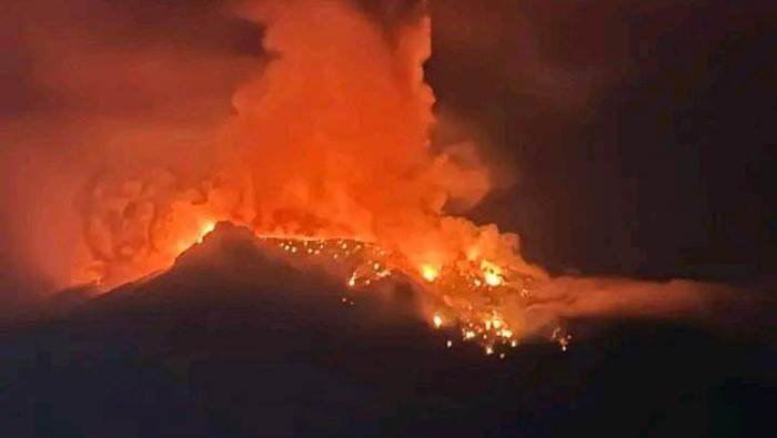 Gunung Ruang Sitaro Erupsi Pascagempa Maluku Utara, 838 Warga Dievakuasi